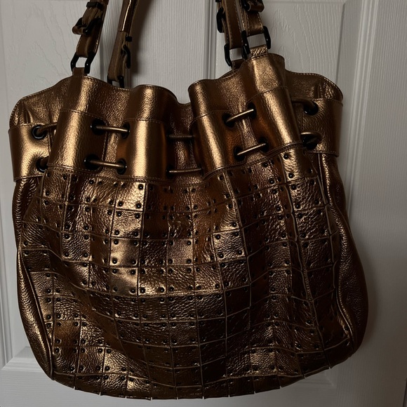 Authentic Burberry Gold Bag size large - Picture 3 of 8